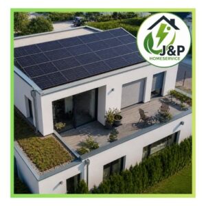 Drohnenaufnahme eines modernen Hauses mit Photovoltaikanlage auf Flachdach
